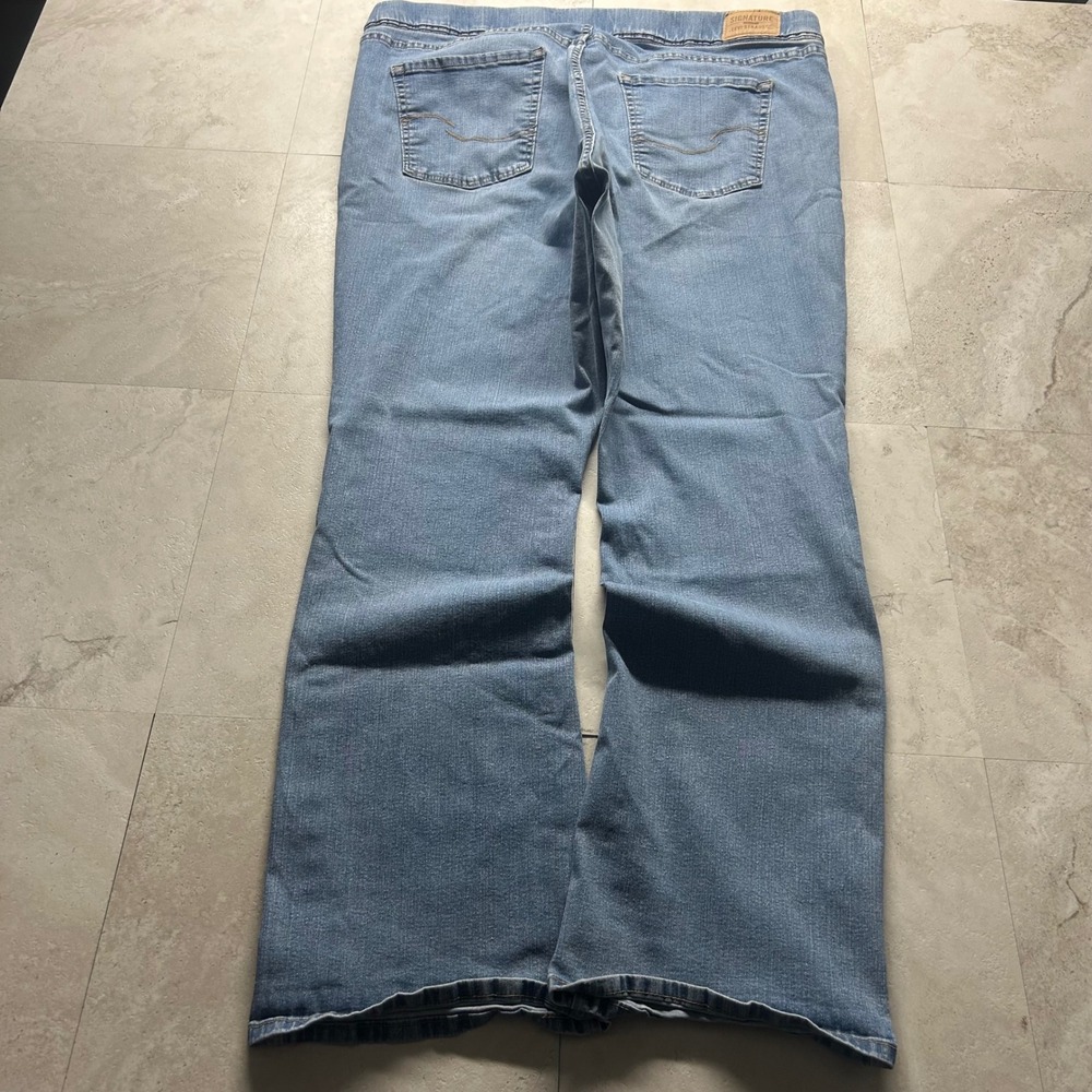 Signature Levi Strauss Totally Shaping Pull On Bootcut Jeans Blue Womens 22M W36